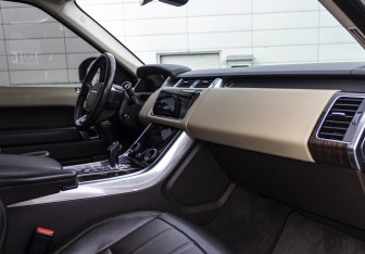 Подержанный автомобиль Land Rover Range Rover Sport 2018 года (14 фото)