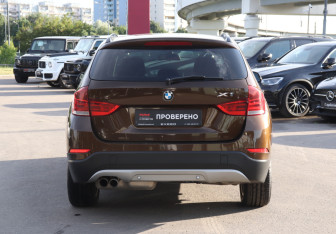 Подержанный автомобиль BMW X1 2013 года (6 фото)