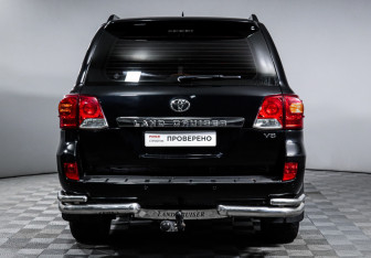 Подержанный автомобиль Toyota Land Cruiser Suv 2014 года (6 фото)