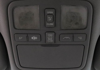 Подержанный автомобиль Hyundai Grand Starex 2016 года (15 фото)