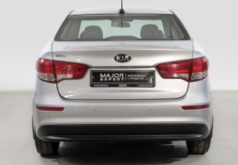 Подержанный автомобиль Kia Rio Sedan 2017 года (6 фото)