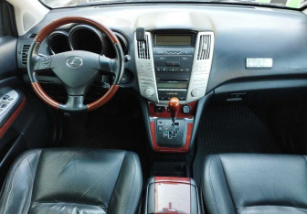 Подержанный автомобиль Lexus RX 2006 года (9 фото)