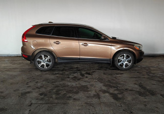 Подержанный автомобиль Volvo XC60 2012 года (7 фото)