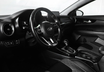 Подержанный автомобиль Kia Cerato Sedan 2019 года (12 фото)