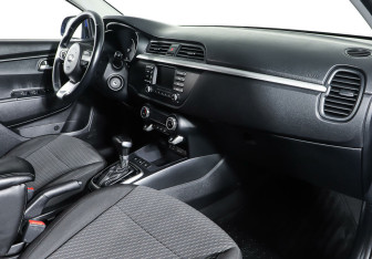 Подержанный автомобиль Kia Rio Sedan 2018 года (8 фото)