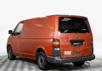 Подержанный автомобиль Volkswagen Transporter Van 2005 года (7 фото)