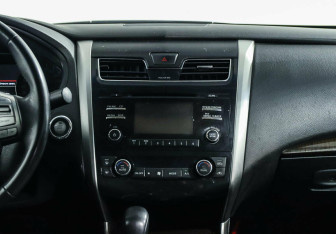 Подержанный автомобиль Nissan Teana 2015 года (10 фото)