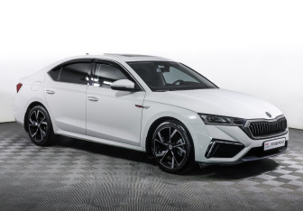 Подержанный автомобиль Skoda Octavia Liftback 2022 года (3 фото)