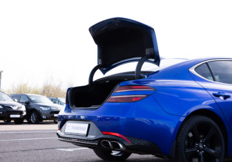 Подержанный автомобиль Genesis G70 2021 года (14 фото)