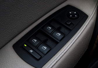 Подержанный автомобиль BMW X3 2008 года (16 фото)