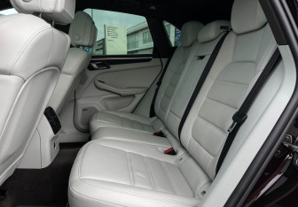 Подержанный автомобиль Porsche Macan 2021 года (10 фото)