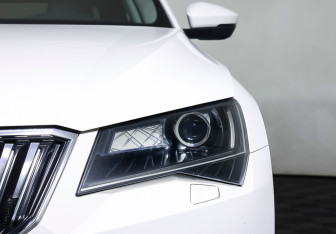 Подержанный автомобиль Skoda Superb Liftback 2017 года (22 фото)