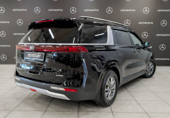 Подержанный автомобиль Kia Carnival 2021 года (5 фото)