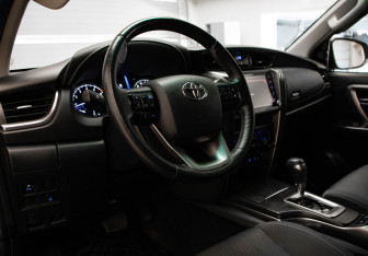 Подержанный автомобиль Toyota Fortuner 2021 года (7 фото)