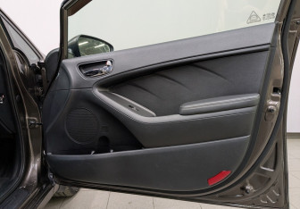 Подержанный автомобиль Kia Cerato Sedan 2014 года (22 фото)