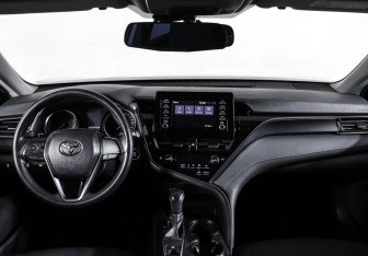 Подержанный автомобиль Toyota Camry Sedan 2021 года (17 фото)