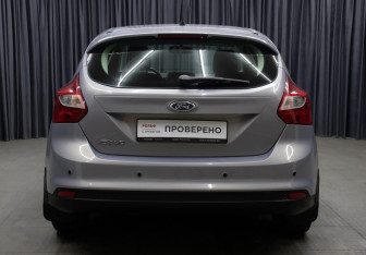 Подержанный автомобиль Ford Focus Hatchback 2012 года (6 фото)