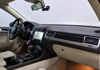 Подержанный автомобиль Volkswagen Touareg 2016 года (13 фото)