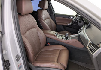 Подержанный автомобиль BMW X6 2022 года (24 фото)