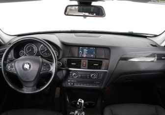 Подержанный автомобиль BMW X3 2014 года (10 фото)