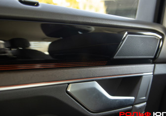 Подержанный автомобиль Volkswagen Touareg 2018 года (21 фото)