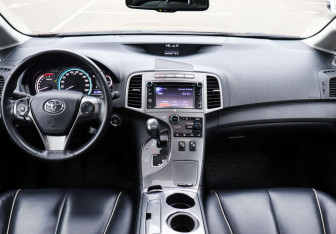 Подержанный автомобиль Toyota Venza 2014 года (12 фото)