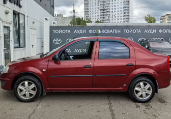Подержанный автомобиль Renault Logan Sedan 2012 года (8 фото)