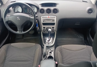 Подержанный автомобиль Peugeot 308 Hatchback 2011 года (10 фото)
