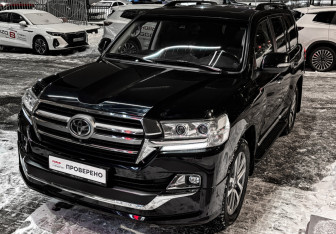 Подержанный автомобиль Toyota Land Cruiser Suv 2019 года (38 фото)