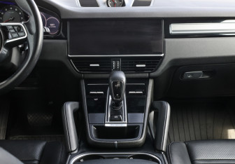 Подержанный автомобиль Porsche Cayenne 2022 года (15 фото)