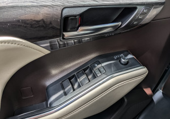 Подержанный автомобиль Toyota Highlander 2021 года (28 фото)