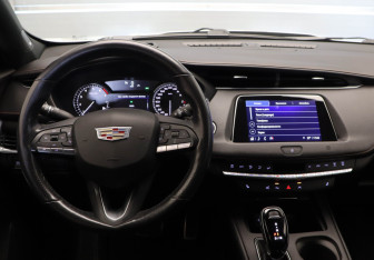 Подержанный автомобиль Cadillac XT4 2021 года (8 фото)