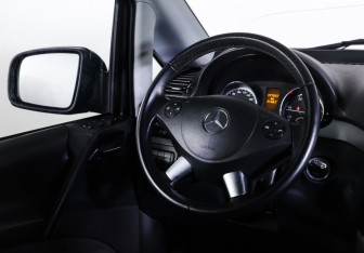 Подержанный автомобиль Mercedes-Benz Viano 2013 года (10 фото)