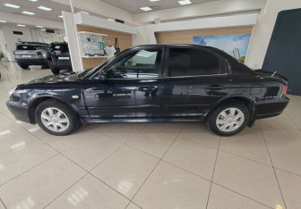 Подержанный автомобиль Hyundai Sonata 2005 года (8 фото)