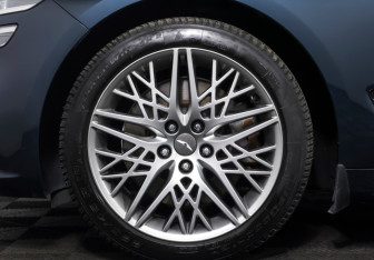 Подержанный автомобиль Genesis G70 2021 года (22 фото)