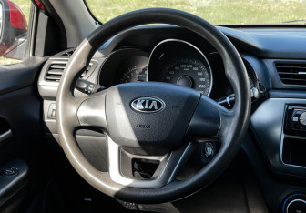 Подержанный автомобиль Kia Rio Sedan 2013 года (14 фото)