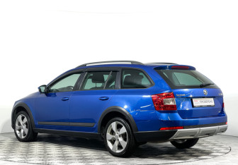 Подержанный автомобиль Skoda Octavia Wagon 2015 года (7 фото)