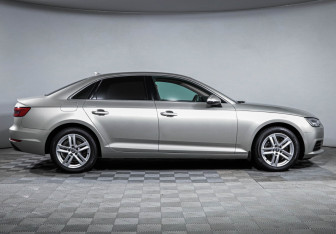 Подержанный автомобиль Audi A4 Sedan 2017 года (4 фото)