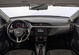 Подержанный автомобиль Kia Rio Hatchback 2021 года (13 фото)