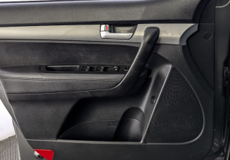 Подержанный автомобиль Kia Sorento 2014 года (19 фото)