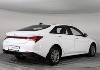 Подержанный автомобиль Hyundai Elantra Sedan 2021 года (5 фото)