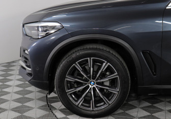Подержанный автомобиль BMW X5 2019 года (8 фото)