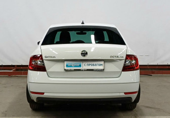 Подержанный автомобиль Skoda Octavia Liftback 2018 года (6 фото)
