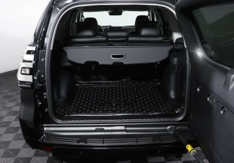 Подержанный автомобиль Toyota Land Cruiser Prado 2020 года (22 фото)