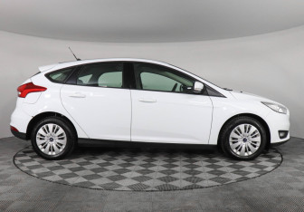 Подержанный автомобиль Ford Focus Hatchback 2018 года (4 фото)