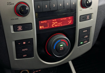 Подержанный автомобиль Kia Cerato Sedan 2009 года (25 фото)