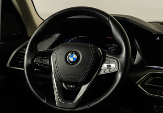 Подержанный автомобиль BMW X5 2019 года (15 фото)