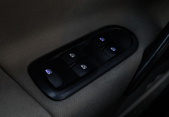 Подержанный автомобиль Renault Megane Sedan 2006 года (14 фото)