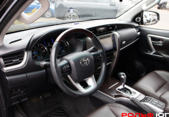 Подержанный автомобиль Toyota Fortuner 2018 года (10 фото)