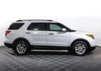 Подержанный автомобиль Ford Explorer 2013 года (4 фото)